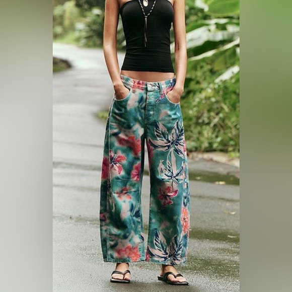 Free People We The Free Good Luck Barrel Floral Jeans ~ 31 🌺 - Picture 3 of 8